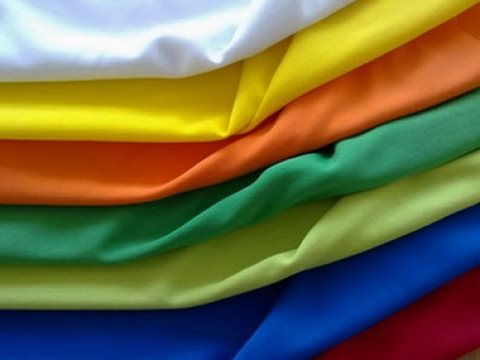 Tại sao giá thành của một mẫu đồng phục lại khác nhau?