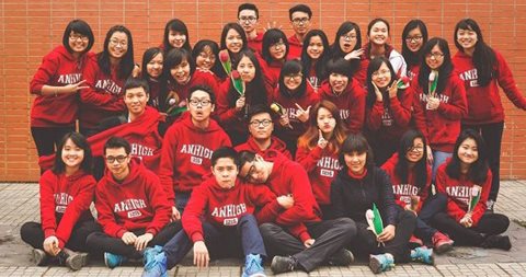 Áo đồng phục lớp phong cách T-Dee là sự kết hợp độc đáo